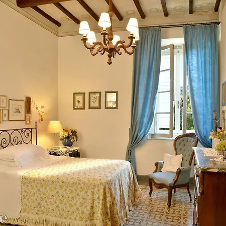 Holiday home Historic With Swimming Pool Lari
