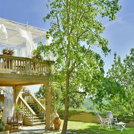 Historic With Swimming Pool Lari