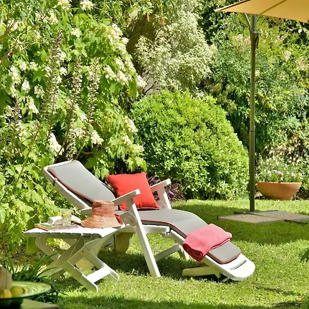Historic With Swimming Pool Lari